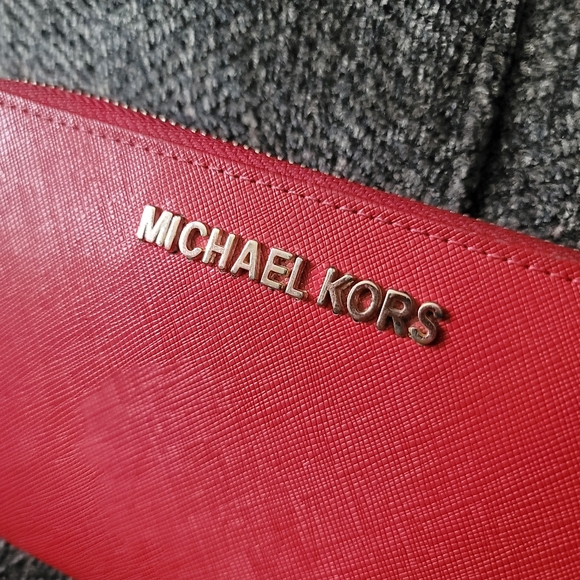 Michael Kors Jet Set Travel Continental Red Leather Wallet - Picture 2 of 16